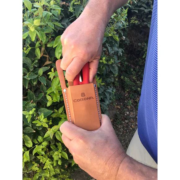Corona AC 7220 Leather Scabbard for Hand Pruners and Folding Saws - Image 7